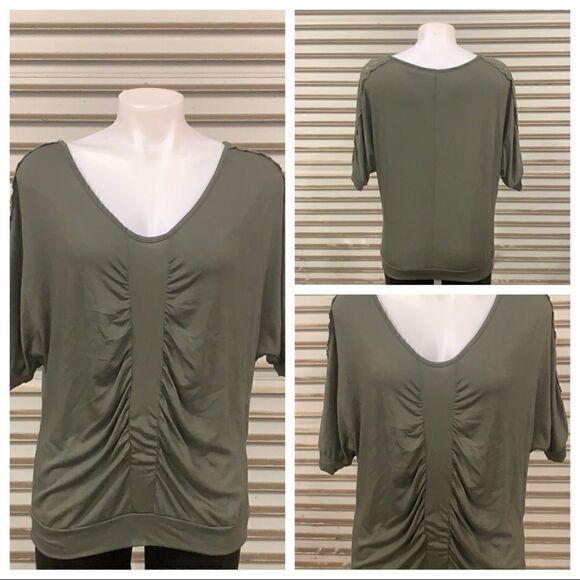🛍️a.n.a. Green top size medium - Picture 1 of 8
